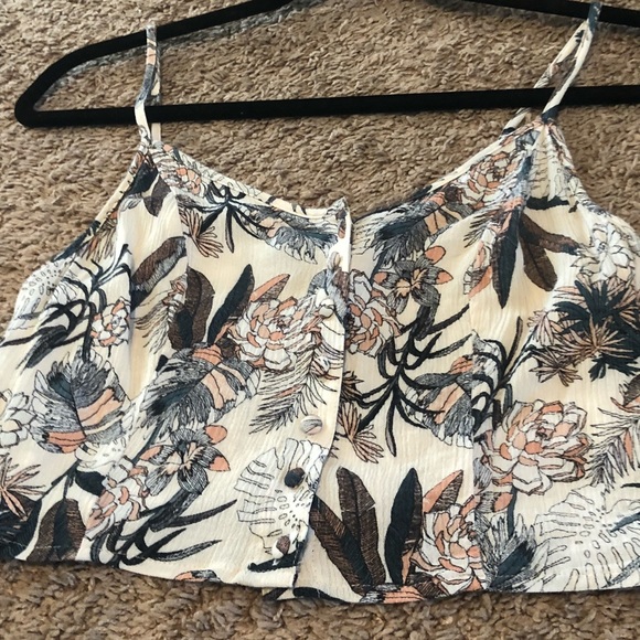 Kendall & Kylie Floral Crop Top - Picture 3 of 7